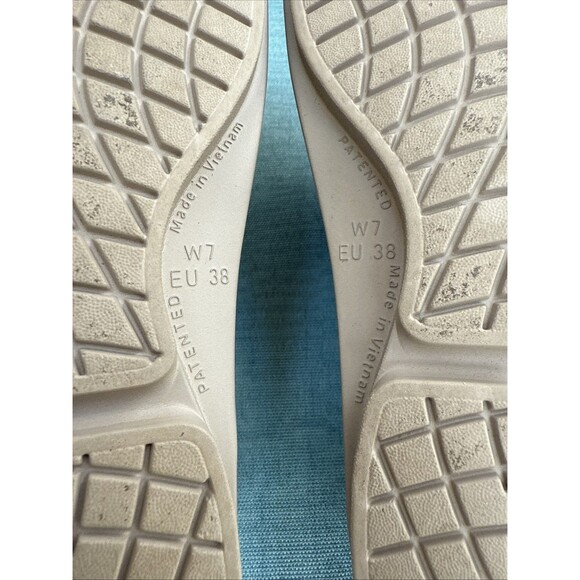 Women’s 7 OOFOS Oomega Ooahh Nomad 100% Original Cream Ivory Thick Sole Slides - Picture 8 of 8